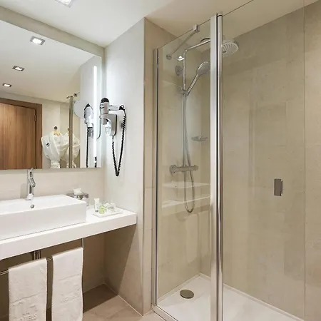 Nh Les Corts Hotel 3*