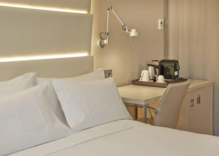 Nh Les Corts Hotel 3*